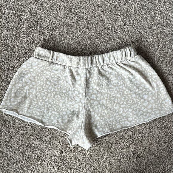 Colsie Leopard Print Fleece Shorts! - Picture 3 of 6